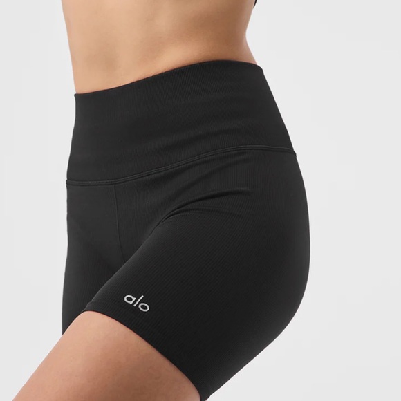 Alo ribbed biker shorts - Picture 1 of 8